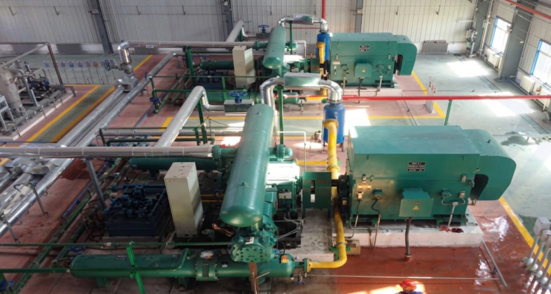 4MW series refrigerant compressor installed at industrial refrigeration plant or petrochemical facility showing four-column balanced-opposed machine in NH3 ammonia or propylene service Russia