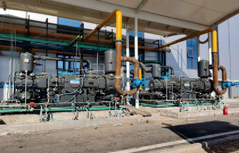 DW series nitrogen and oxygen compressor at customer site industrial gas facility air separation plant opposed-balance machine in medium capacity N2 O2 service Russia