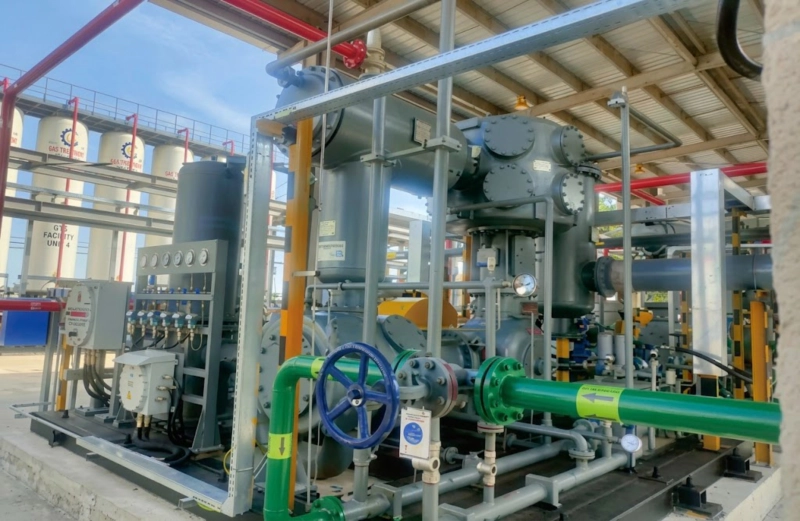 LW series hydrogen recirculation compressor at refinery unit showing reactor loop hydrogen recirculation service